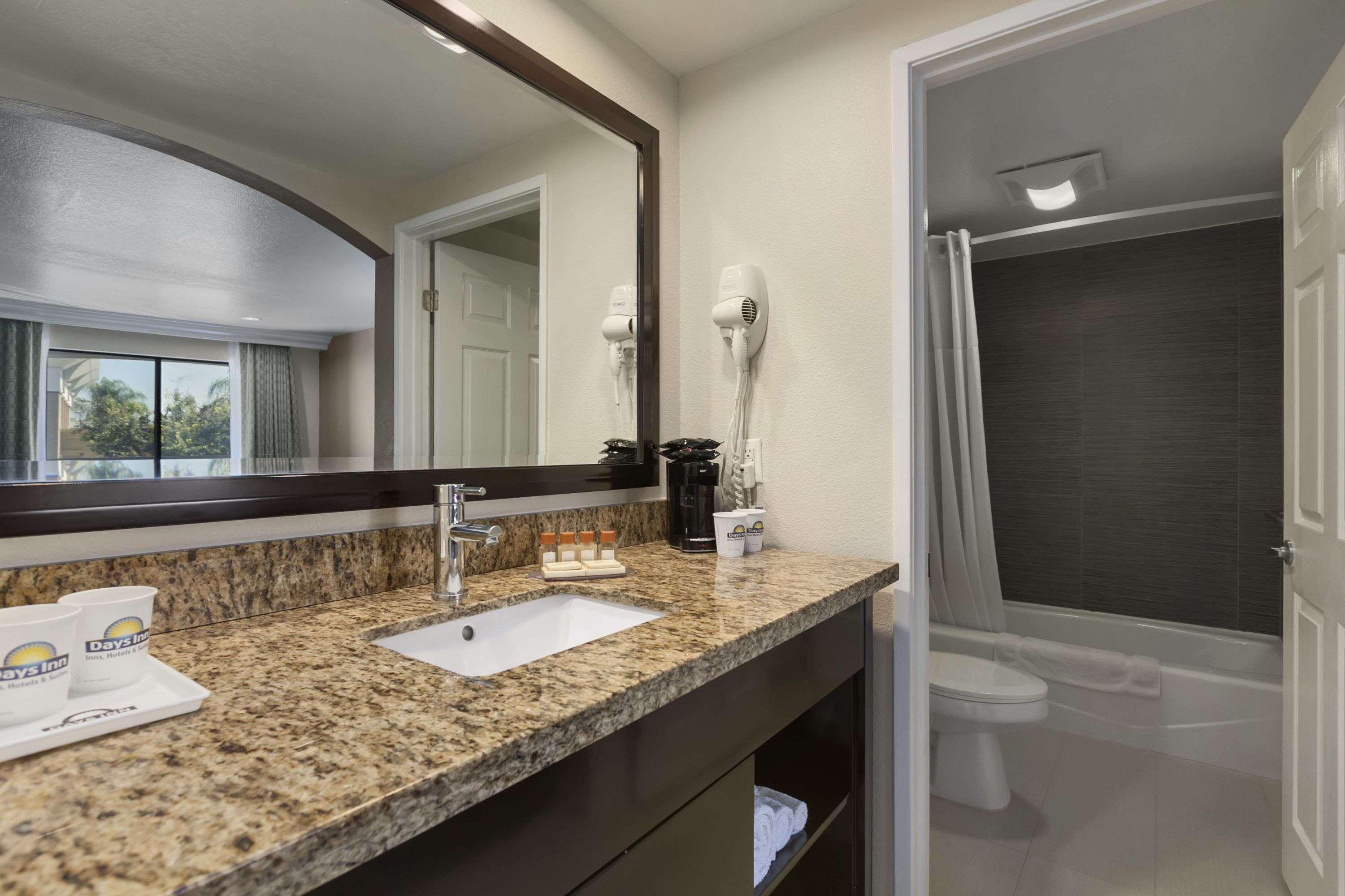 Days Inn By Wyndham Downey Esterno foto