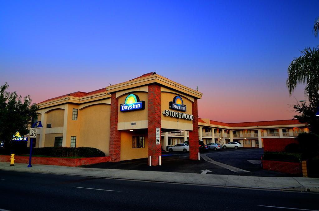 Days Inn By Wyndham Downey Esterno foto